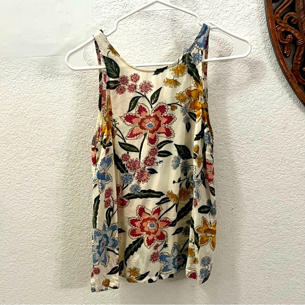 sleeveless floral print top